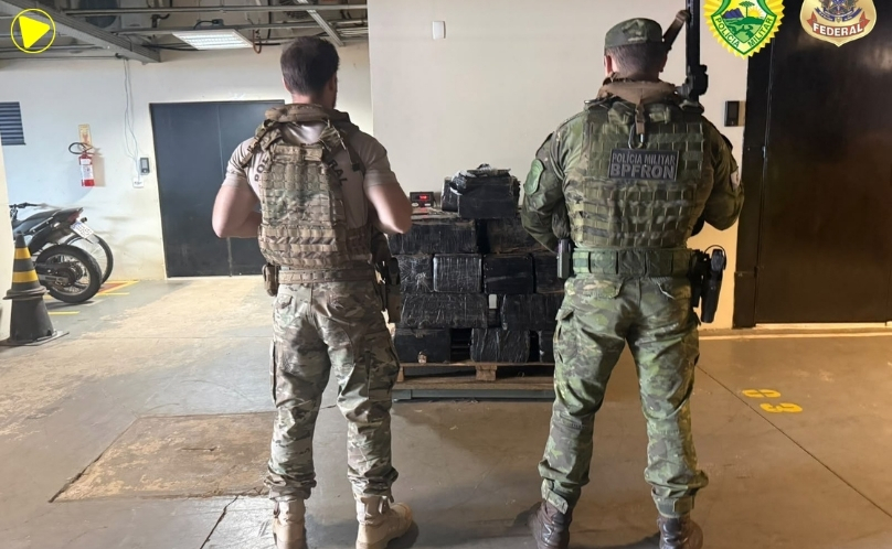 BPFRON e Polícia Federal apreendem 739 kg de maconha em Guaíra