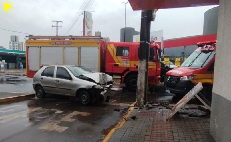 Carro bate contra objeto fixo e deixa homem ferido em Xanxerê