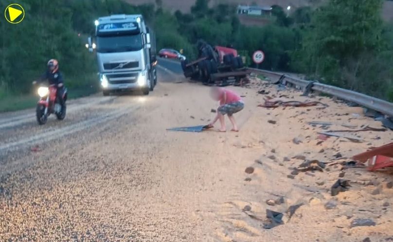 Bitrem tomba na BR-163 entre Pérola D’Oeste e Pranchita