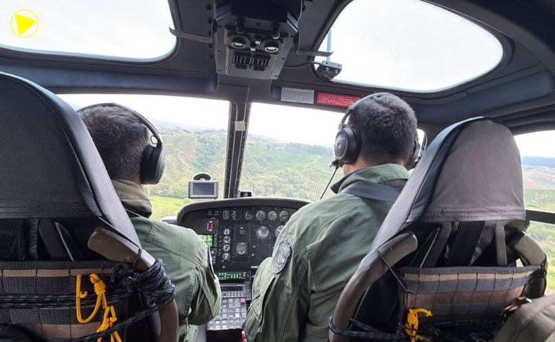 Helicóptero da Polícia Civil auxilia equipes da Copel a restabelecer energia no Vale do Ribeira