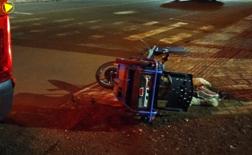 Homem fica ferido após queda de triciclo elétrico
