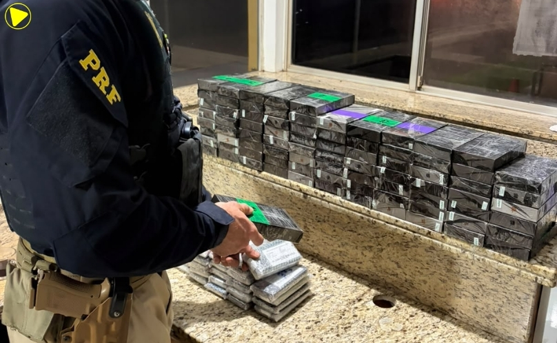 PRF apreende 143 celulares escondidos em carro na BR-277