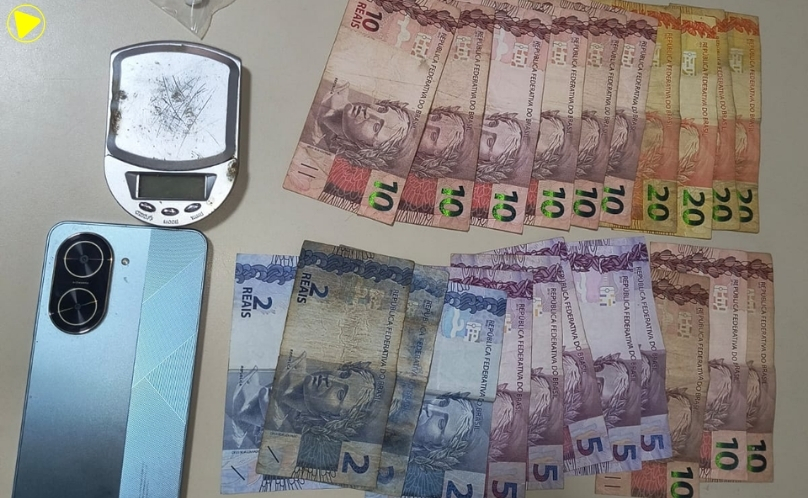PM apreende cocaína e balanças de precisão em Santa Fé