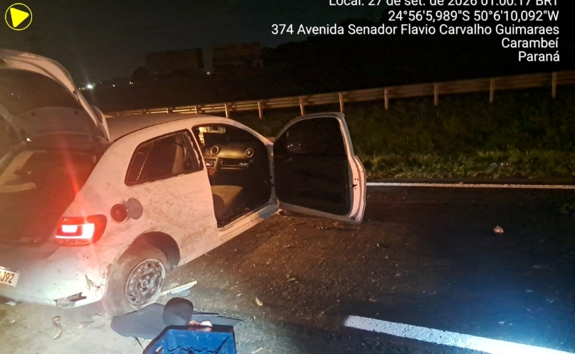 Motorista fica ferido após carro atingir canaleta na PR-151
