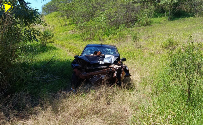 Motorista morre após carro bater na traseira de caminhão em Manoel Ribas