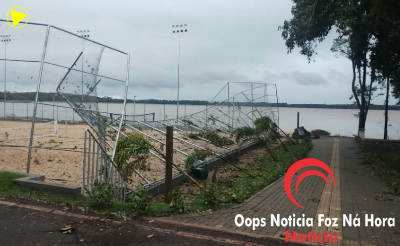 Prainha de Santa Terezinha de Itaipu amanhece destruída após temporal