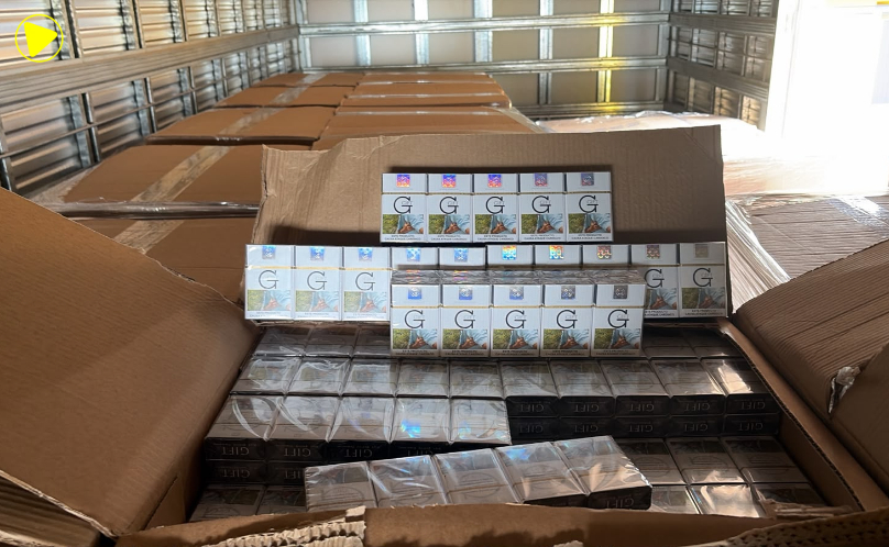 PRF apreende caminhão com cigarros contrabandeados na BR-277