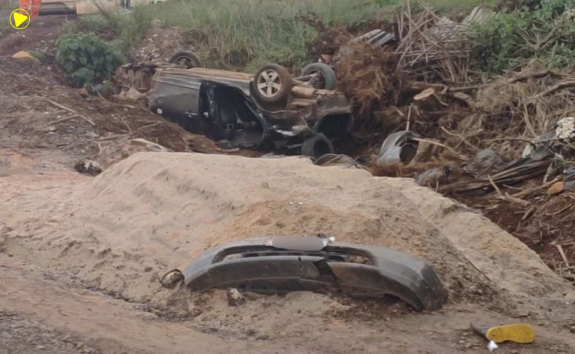 Trabalhador morre após ser atingido por carro que saiu da pista e capotou
