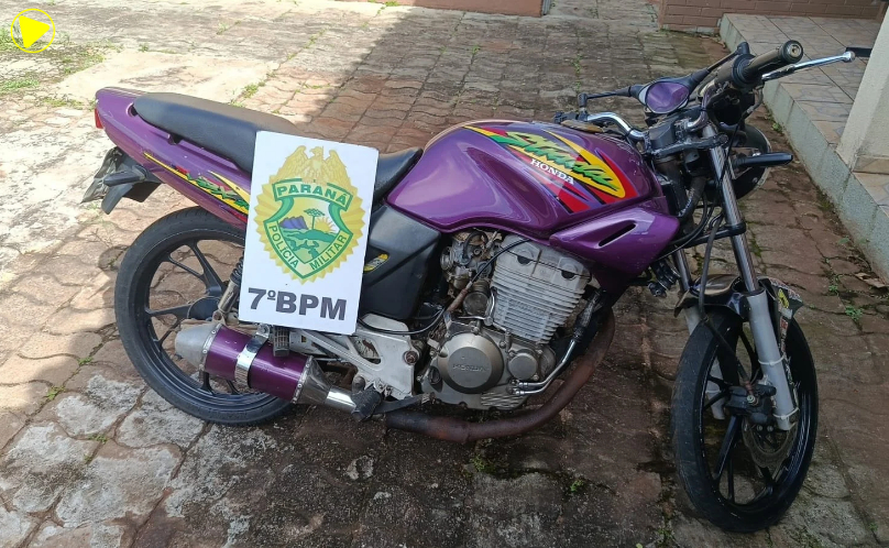 Motocicleta com escapamento barulhento é recolhida pela PM em Goioerê