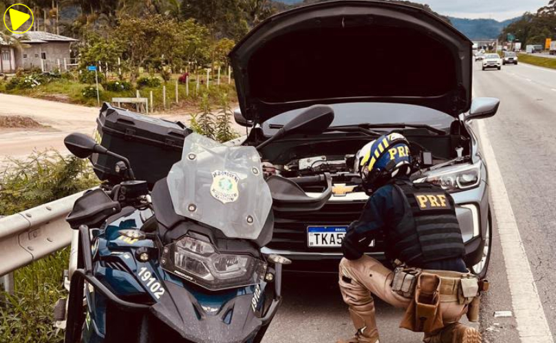 PRF recupera carro roubado que circulava clonado e prende motorista na BR-470