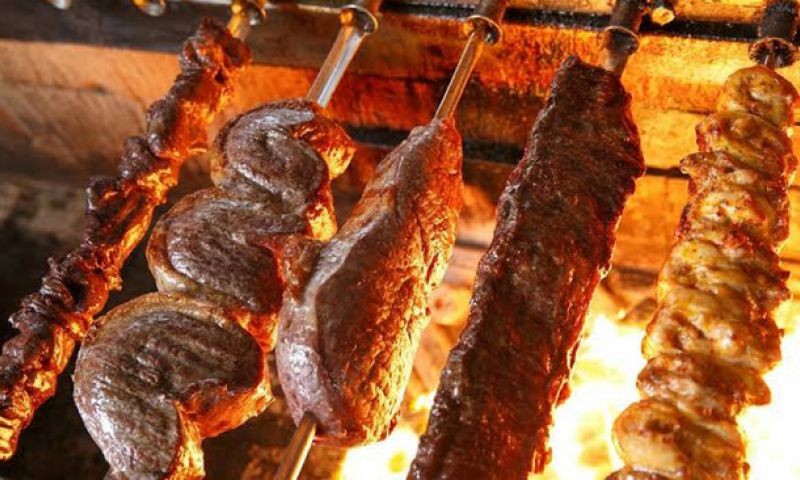 10 dicas essenciais para fazer um bom churrasco em casa