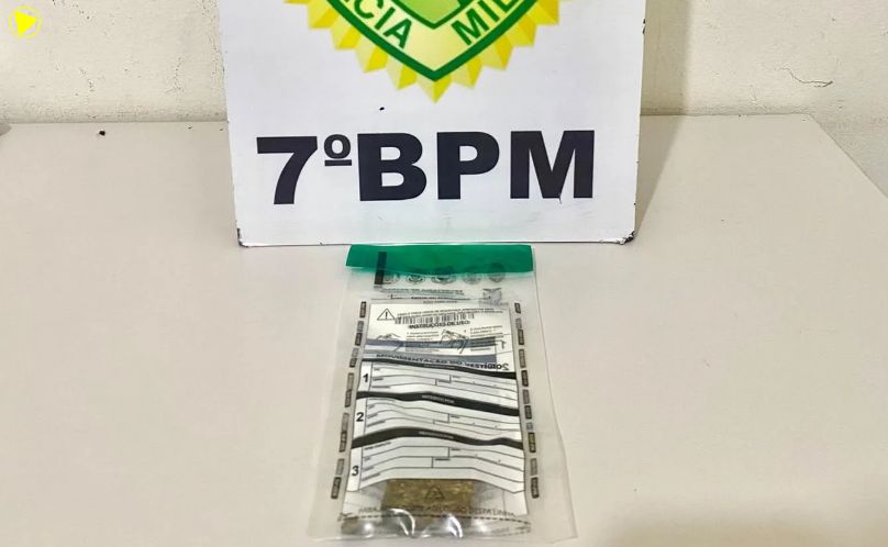 ROTAM apreende porção de maconha durante abordagem 
