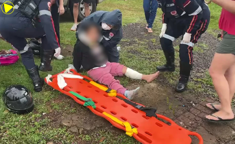 Criança de 9 anos fica ferida em acidente entre moto e carro em Santo Antonio do Sudoeste