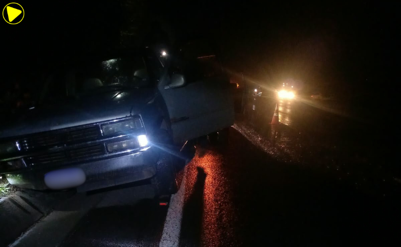 Colisão lateral na PR-092 deixa motorista e passageira feridos