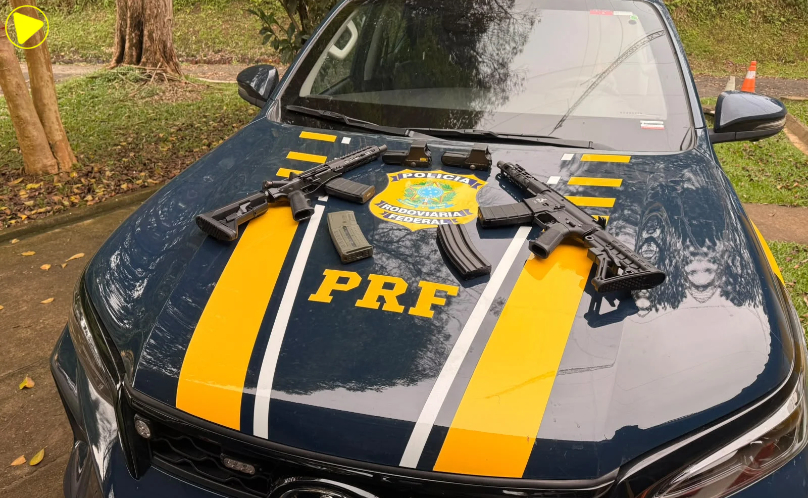 PRF apreende dois fuzis escondidos no painel de carro na BR-376