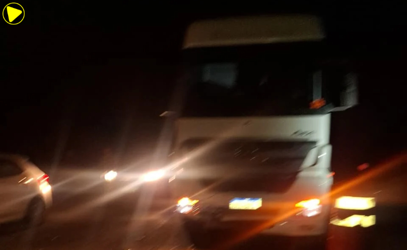 Acidente entre carro e caminhão deixa motorista ferido na PR-151