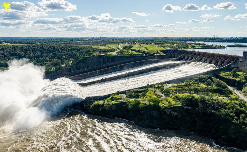 Rio Paraná baixa mais de um metro, mas risco de novas chuvas mantém alerta