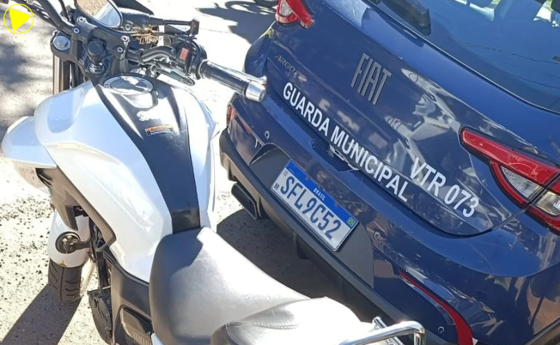 Motocicleta é apreendida após condutor furar sinal vermelho e realizar conversão irregular