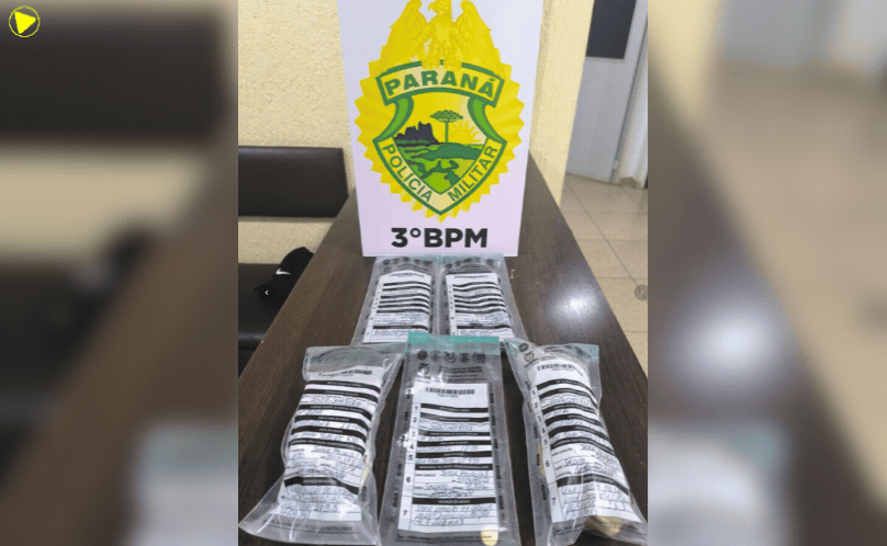 Criança de 2 anos estava em carro durante abordagem que terminou com apreensão de drogas