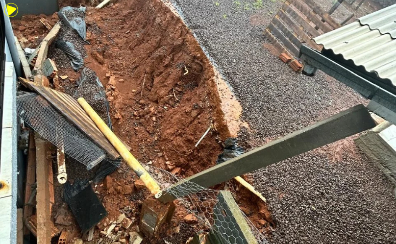 Deslizamento de terra leva à interdição preventiva de residência em Dionísio Cerqueira