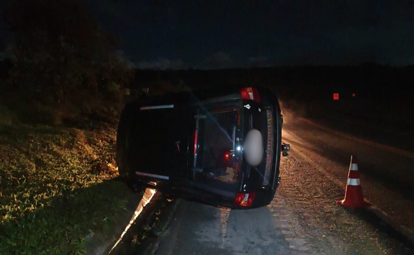 Tombamento de SUV deixa quatro pessoas feridas na PR-239