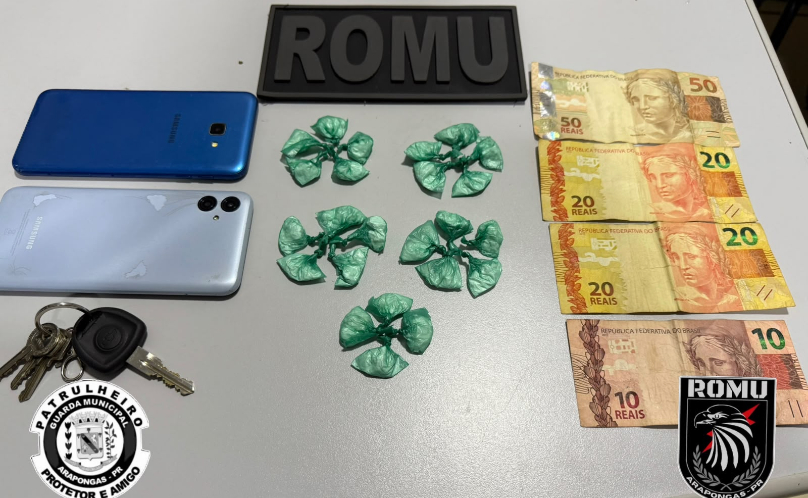 Homem com quatro mandados de prisão é detido com cocaína