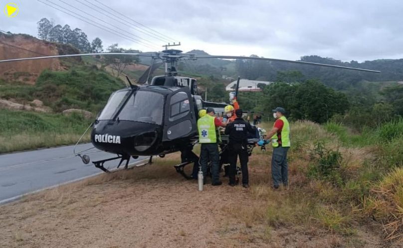 Motociclista de 66 anos sofre ferimentos gravíssimos e é transferido por equipe aeromédica