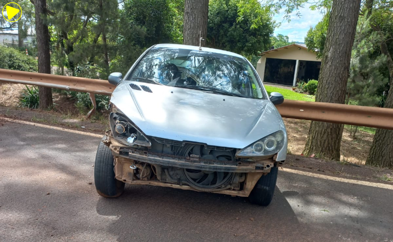 Teste do bafômetro aponta 0,98 mg/L e motorista é preso após acidente