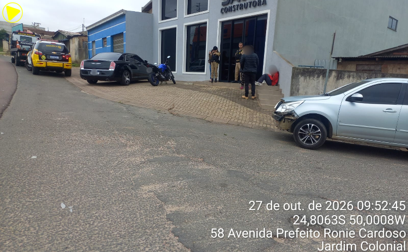 Motociclista de 44 anos fica ferido em acidente entre moto e carro