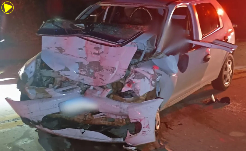 Mulher de 35 anos morre em colisão frontal entre carro e caminhão na PRC-280