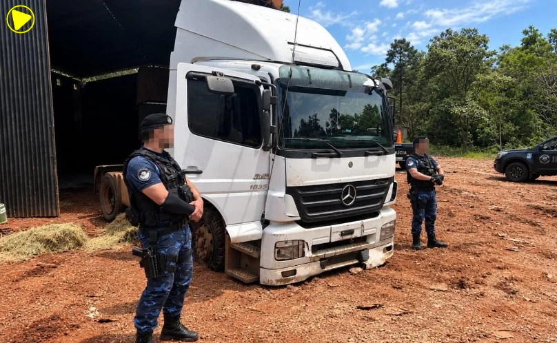 Carreta é apreendida após perseguição na fronteira com a Argentina