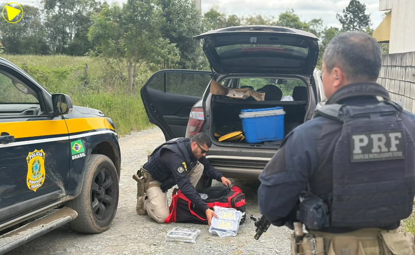 Três homens são presos com mais de 20 kg de skunk após tentarem fugir da PRF