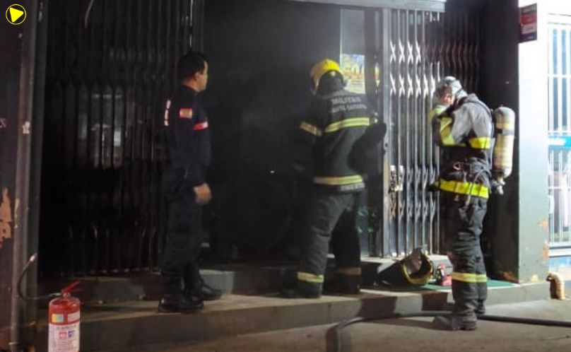 Incêndio em lan house mobiliza Bombeiros