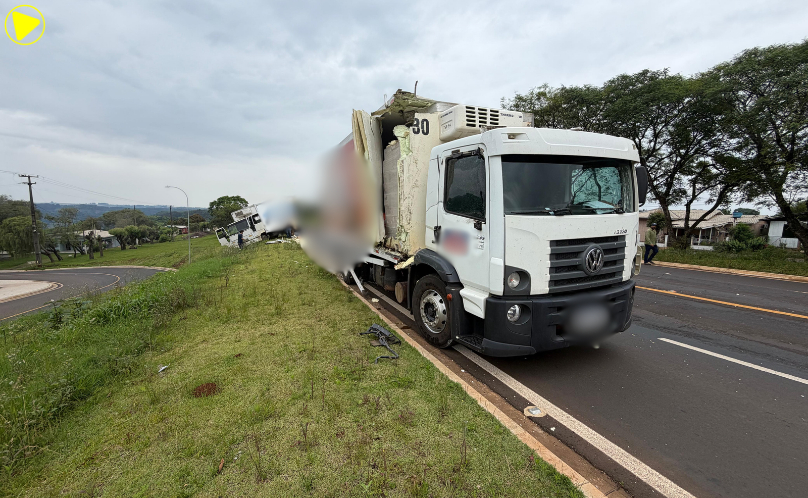 Caminhão atinge veículo parado por falha mecânica na BR-158