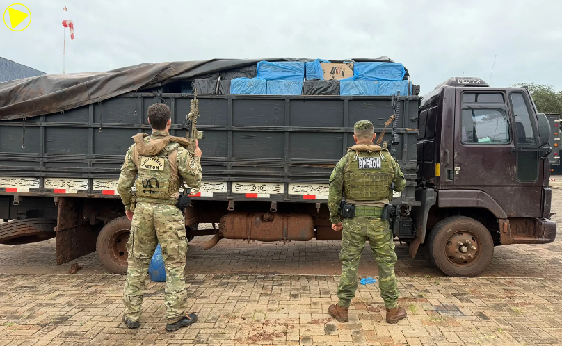 BPFRON e Polícia Federal apreendem caminhão com 20 mil pacotes de cigarros contrabandeados