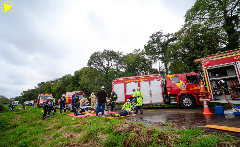 EPR Iguaçu realiza simulado de acidente com 21 vítimas e vazamento de diesel