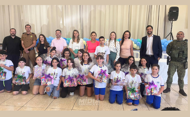 Formatura do Projeto Justiça e Cidadania Também se Aprende na Escola 