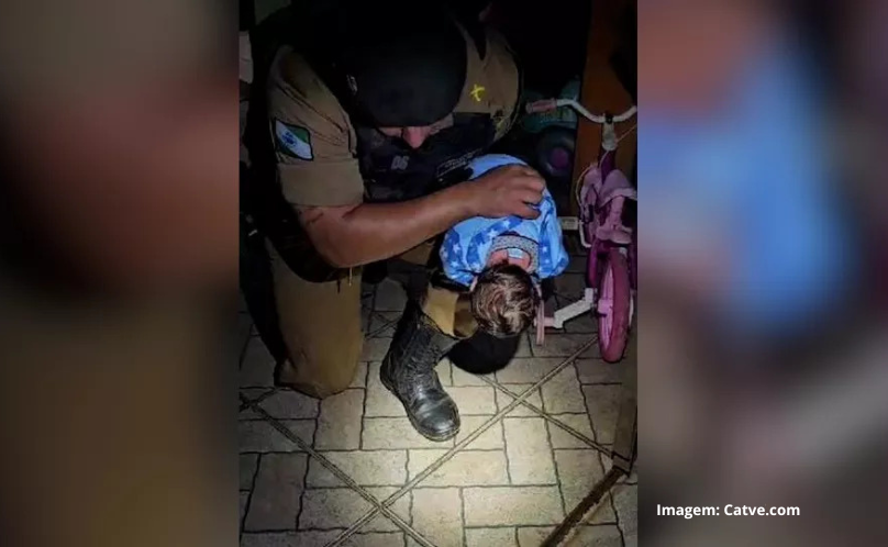 Bebê engasgado é salvo pela PM em Cascavel; Assista o vídeo
