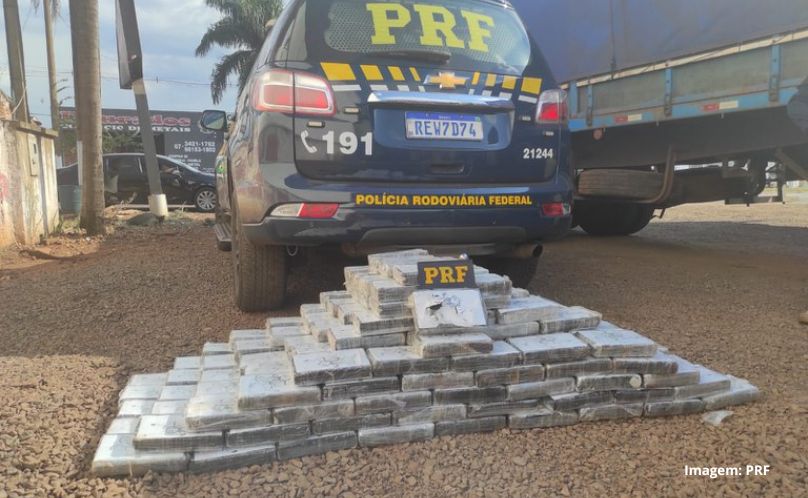 PRF apreende 242 Kg de cocaína em Ivinhema (MS)