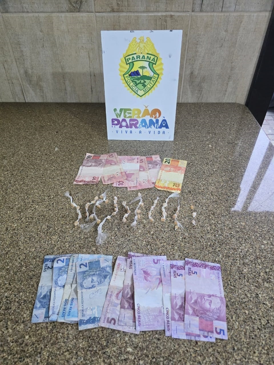 Cadeirante é presa por tráfico de drogas pela PM em Pontal do Paraná