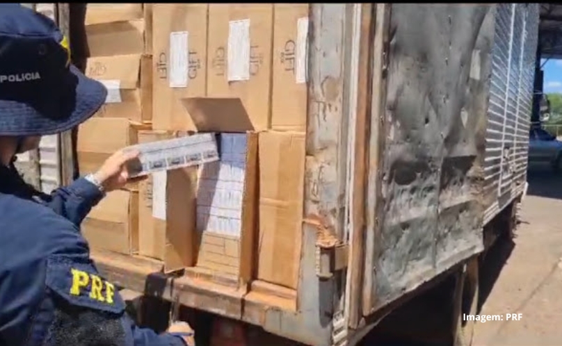 PRF apreende 150 mil maços de cigarros, prejuízo de mais de meio milhão de reais