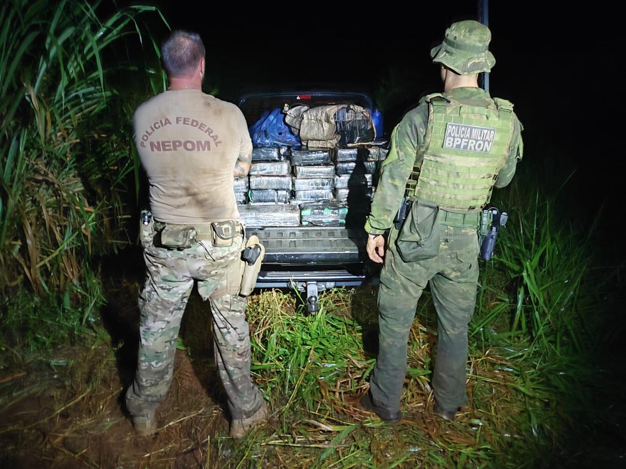 BPFRON e Polícia Federal apreendem 550 kg de drogas em Guaíra