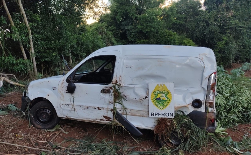 BPFRON apreende veículo carregado com cigarro em Barracão