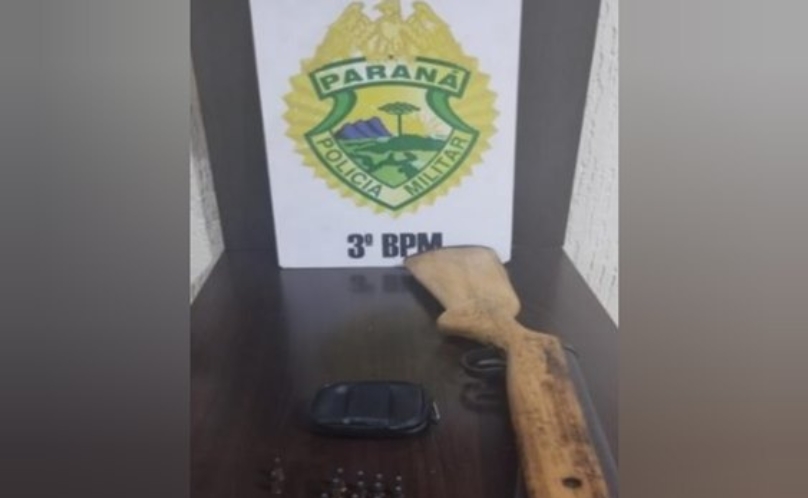 Masculino é preso com arma de fogo após ameaçar esposa e filha