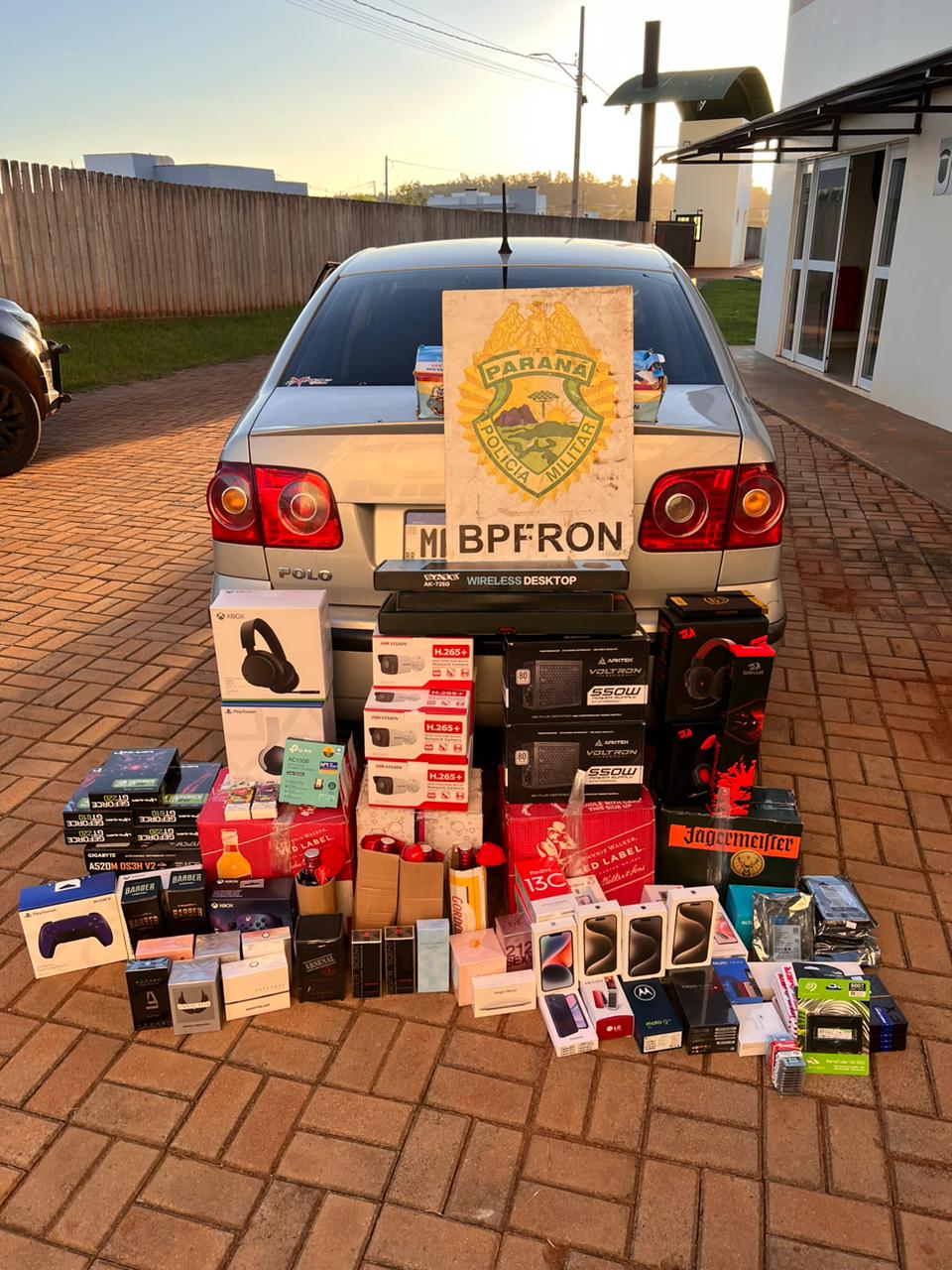 BPFRON apreende veículo carregado com mercadorias contrabandeadas em Realeza