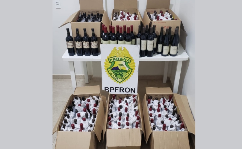BPFRON apreende mercadoria em ônibus em Santo Antonio do Sudoeste