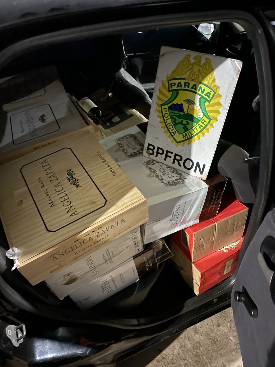 BPFRON apreende veículo carregado com bebidas contrabandeadas em São Miguel do Iguaçu