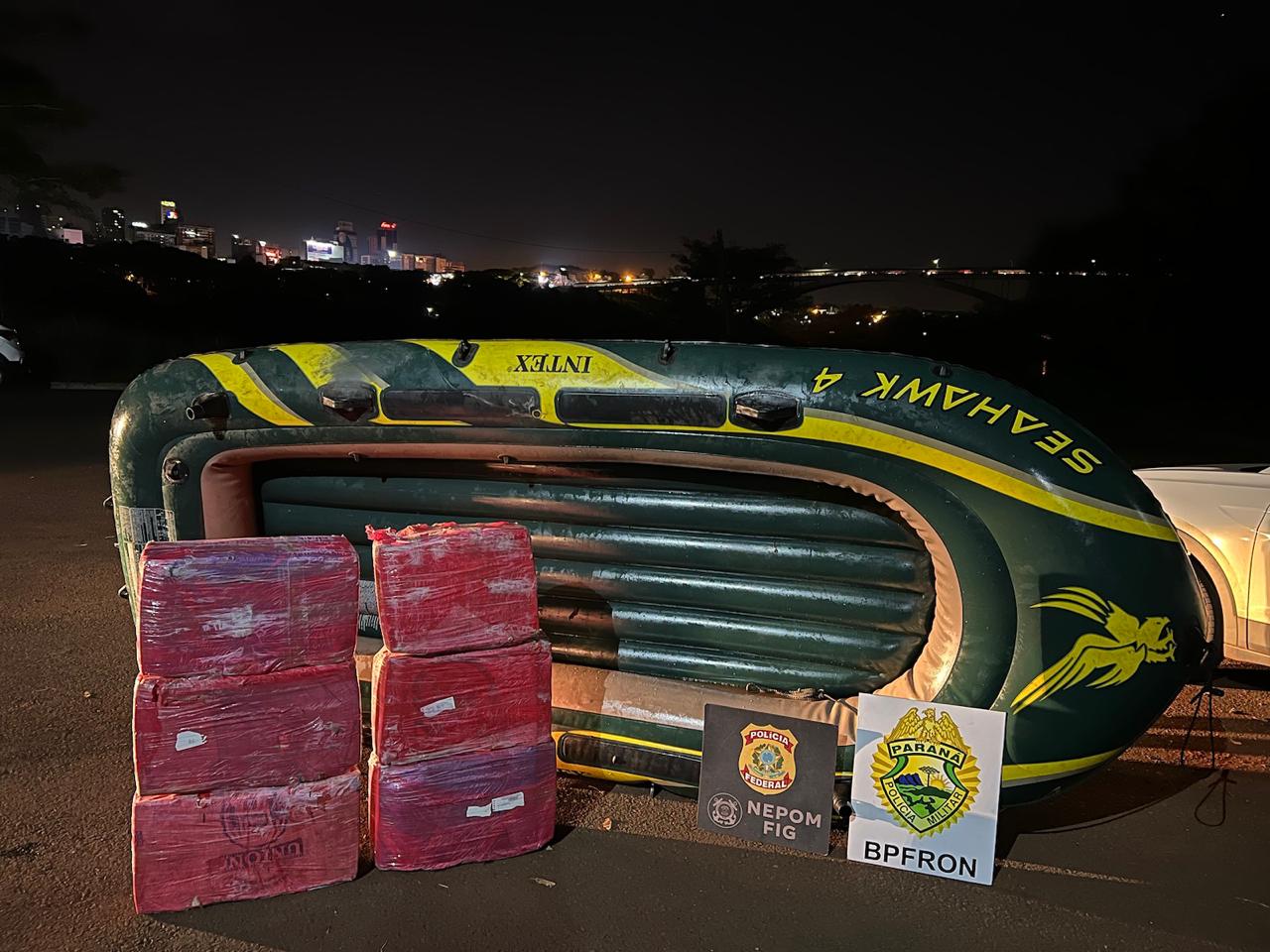 BPFRON e Polícia Federal apreendem embarcação carregada com 115,500 kg de substância análoga