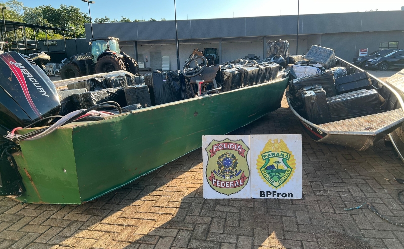 BPFRON e Polícia Federal apreendem espingarda e 2 embarcações carregadas com cigarros e agrotóxicos 