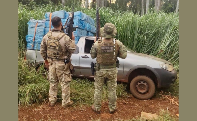 BPFRON e Polícia Federal apreendem veículo carregado com cigarros contrabandeados em Guaíra